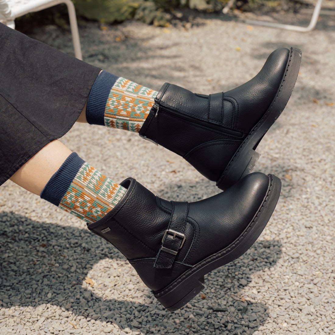 ブソラ bussola 晴雨兼用ベルト付きレザーショートブーツ （ブラック