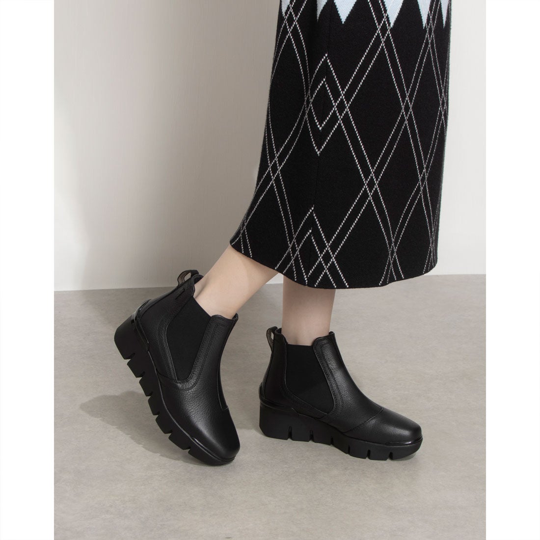 ブソラ bussola 晴雨兼用サイドゴアレザーショートブーツ （ブラック