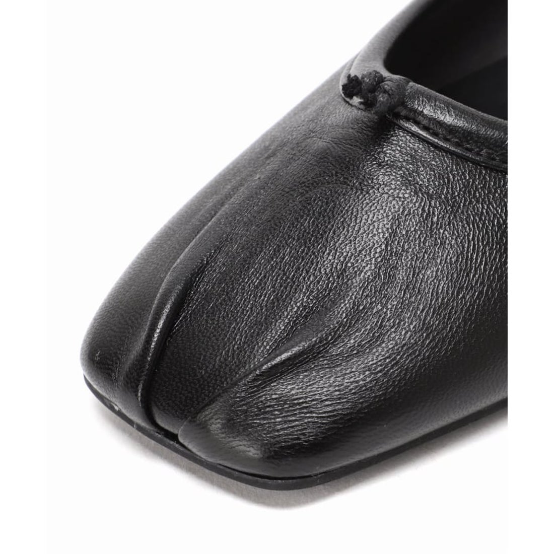 グリーズ GRISE 《追加予約》GRISEレザースクエアプリーツフラット