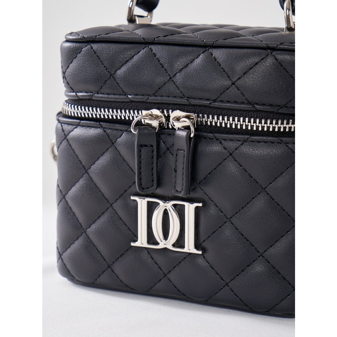 ダーリッチ Darich 【シルバーパーツ】キルティングスクエアミニバッグ