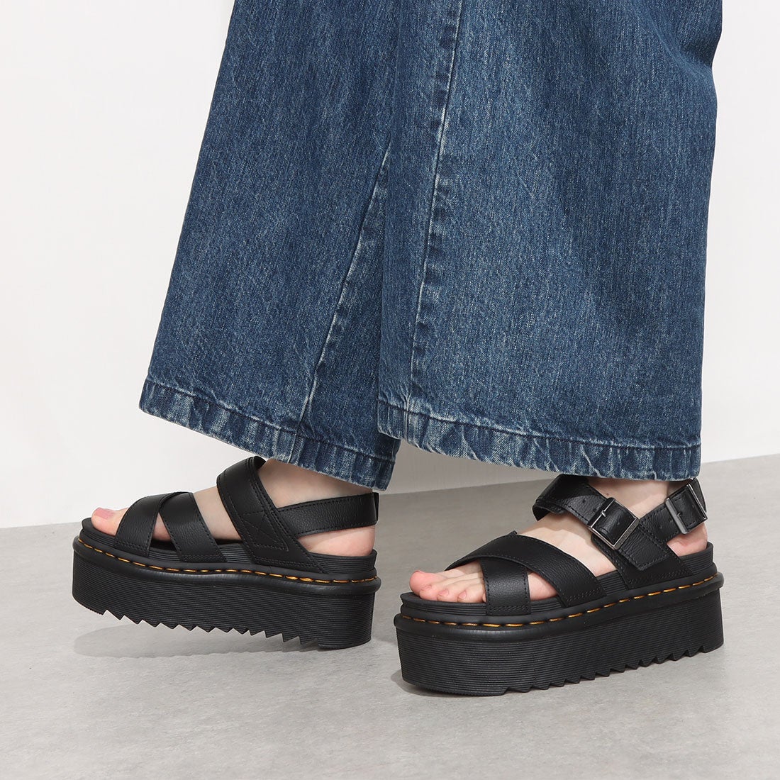 ドクターマーチン Dr.Martens レディース サンダル 厚底 VOSS II QUAD