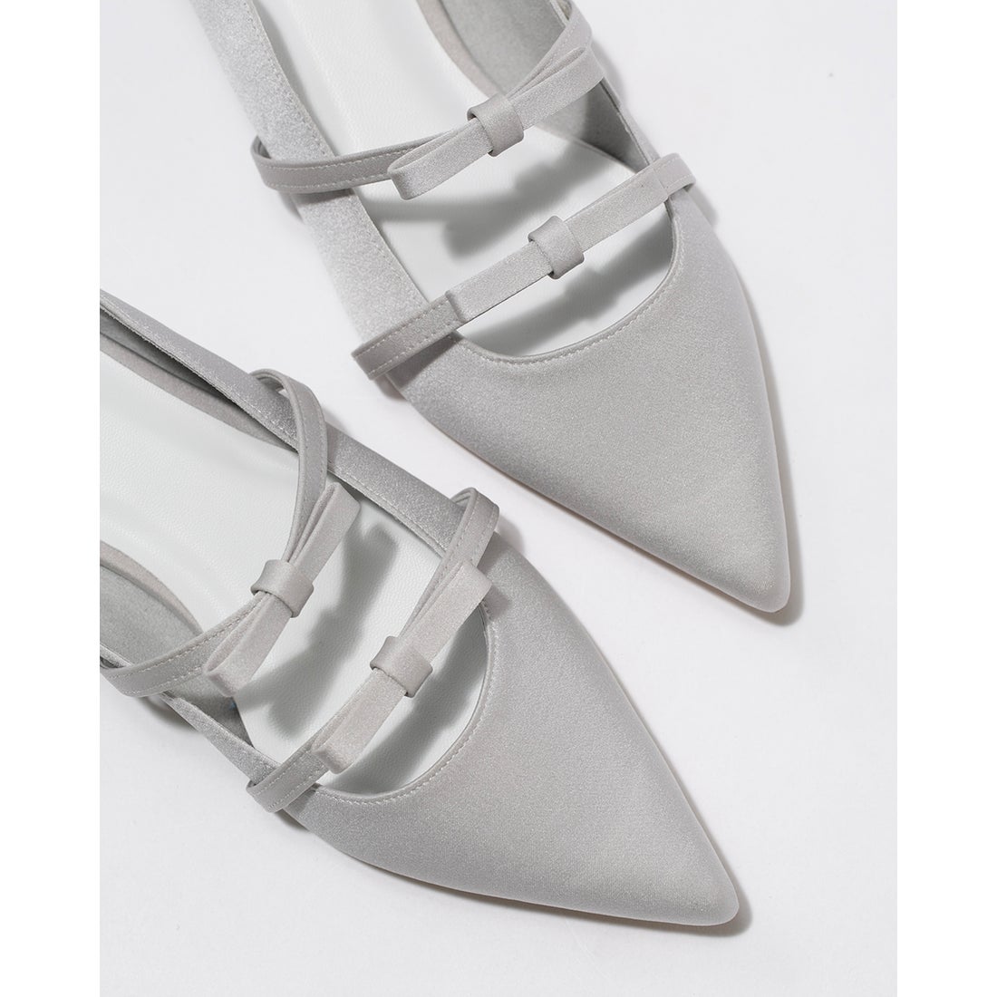 ダブルストラップ フラット ミュール （グレー サテン） -Emma Francis