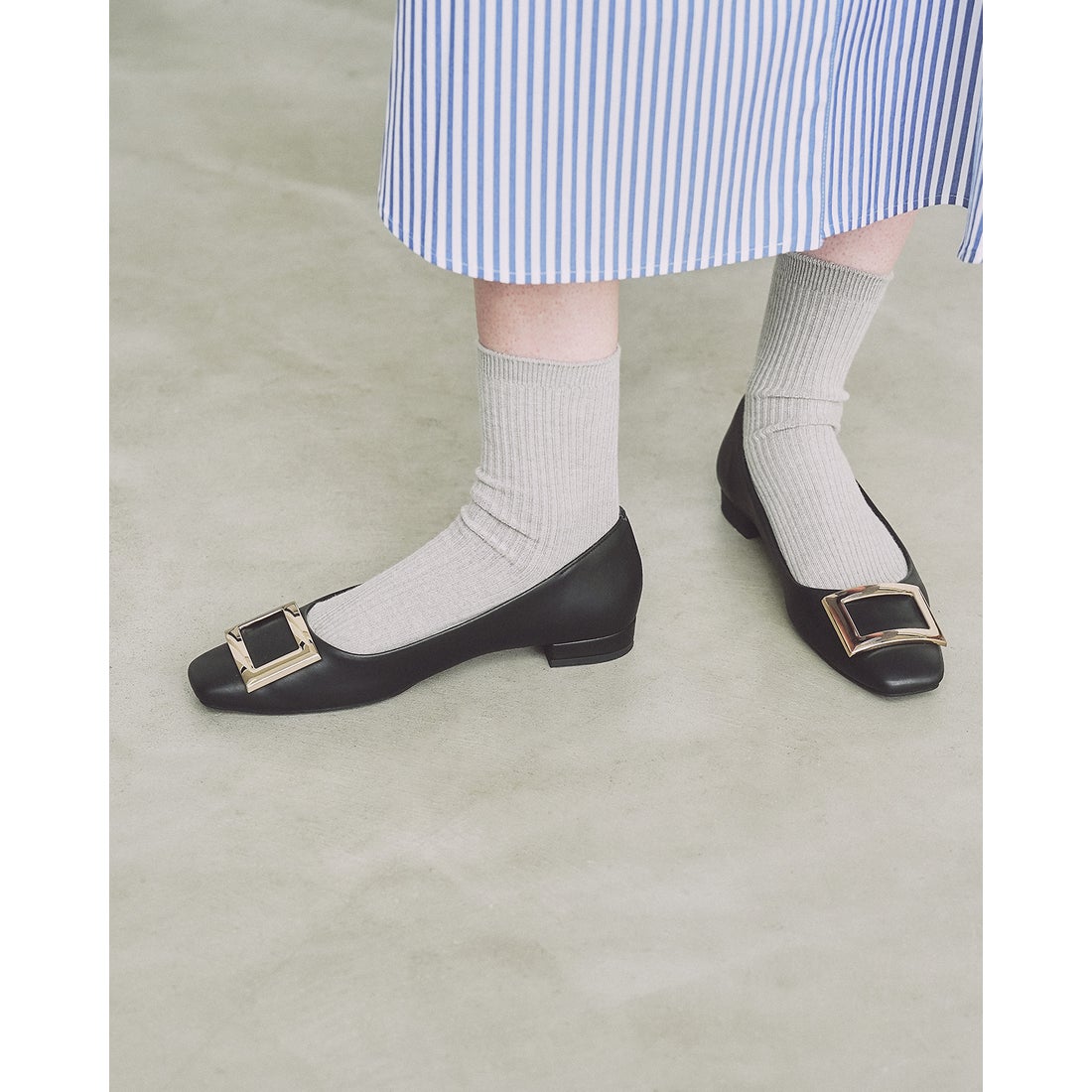 ゴールドプレート 2cmヒール パンプス （ブラック スムース） -Emma