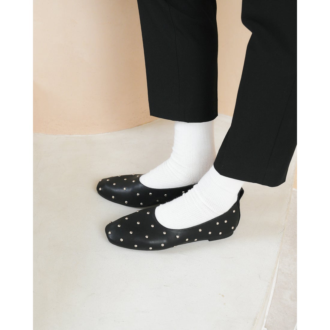 エマ フランシス Emma Francis フラット スタッズパンプス （ブラック