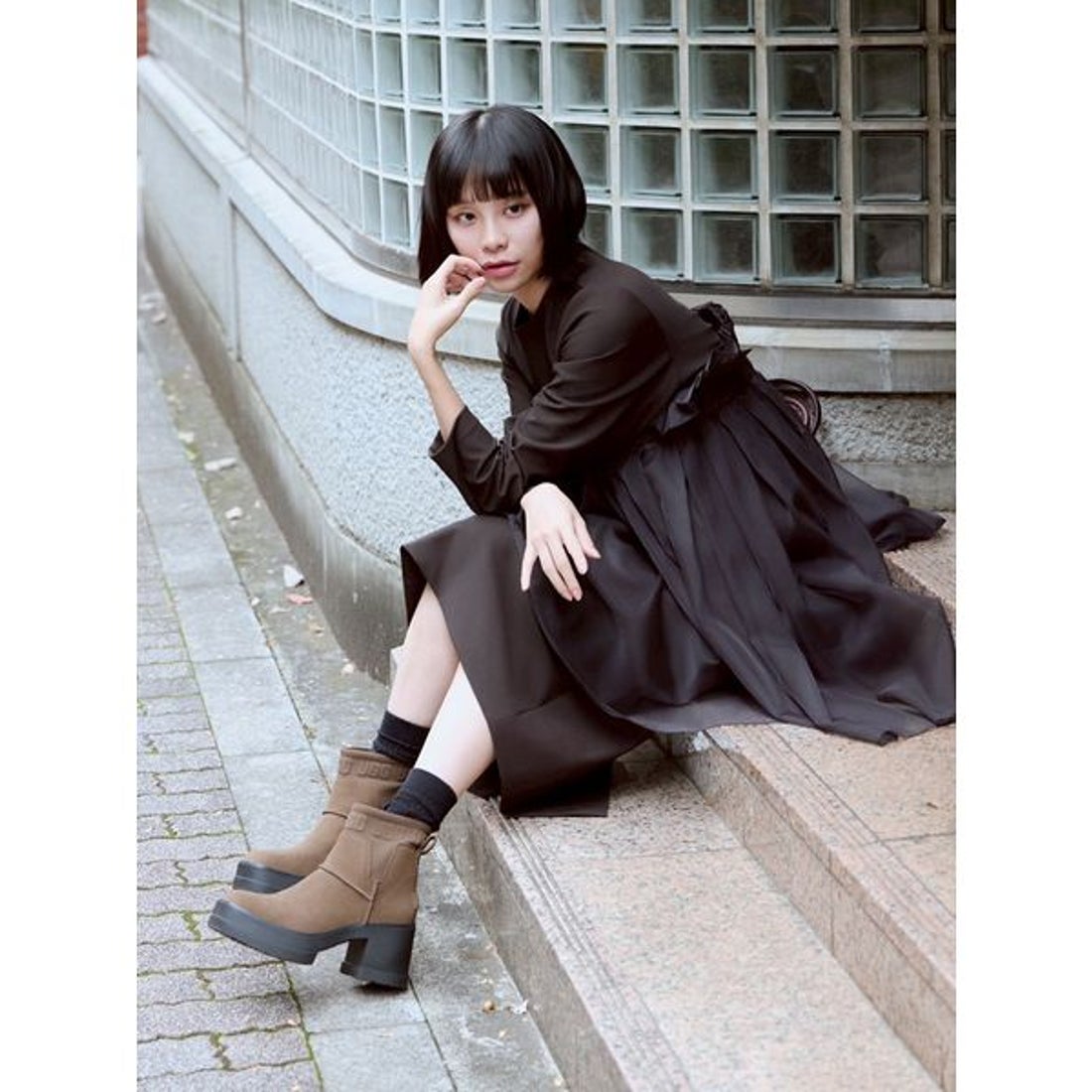 エミ emmi 【UGG for emmi】MOXY CHELSEA （BRW） -ファッション通販