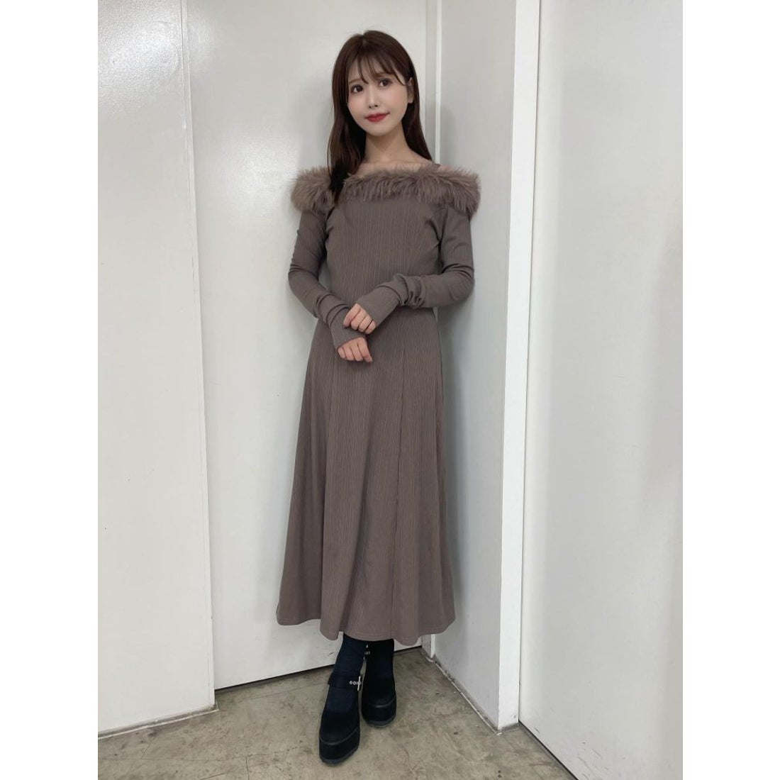 EATME フェイクファートリムリブワンピース（ブラウン） -靴