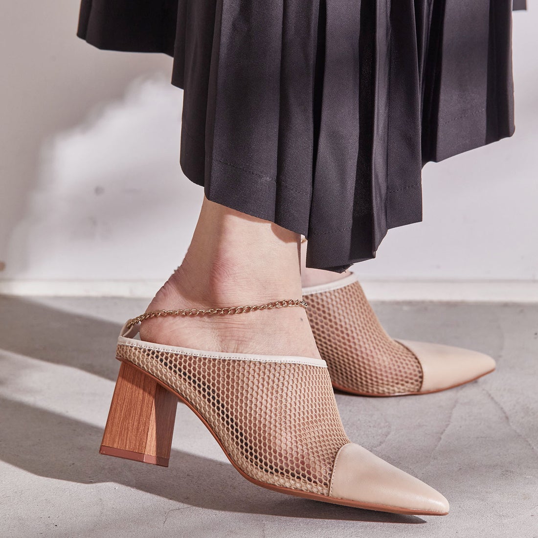 EVOL イーボル ニットクリアヒールスクエアサンダル ベージュ L ラスト