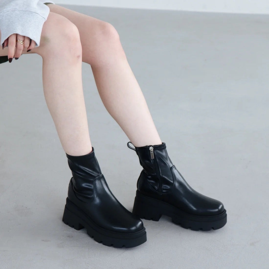 EVOL/イーボル】 ソフトストレッチ厚底ブーツ IX5474 （ブラック