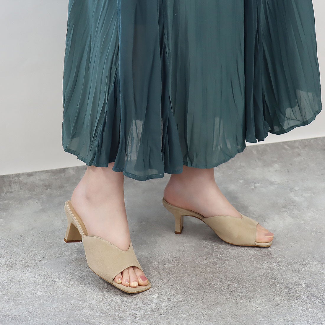 ファビオルスコーニ FABIO RUSCONI スクエアトウブイカットミュール