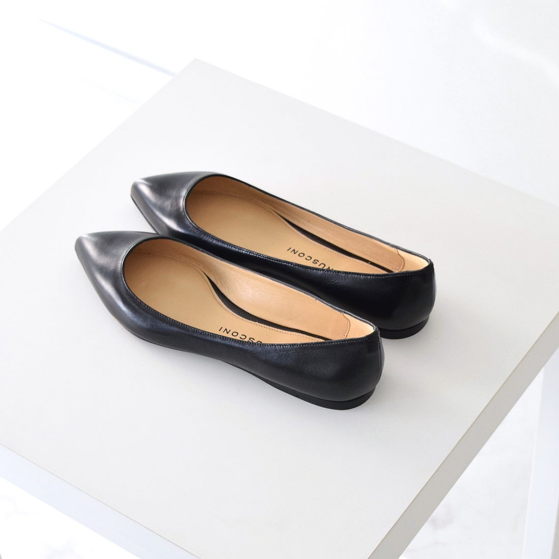 ファビオルスコーニ FABIO RUSCONI ポインテッドトウフラットパンプス