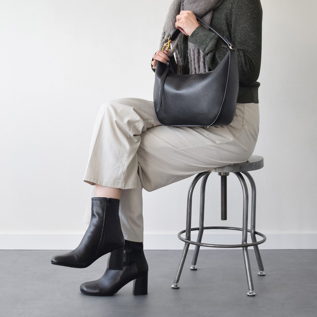 ファビオルスコーニ FABIO RUSCONI スクエアトウミドルヒールレザー