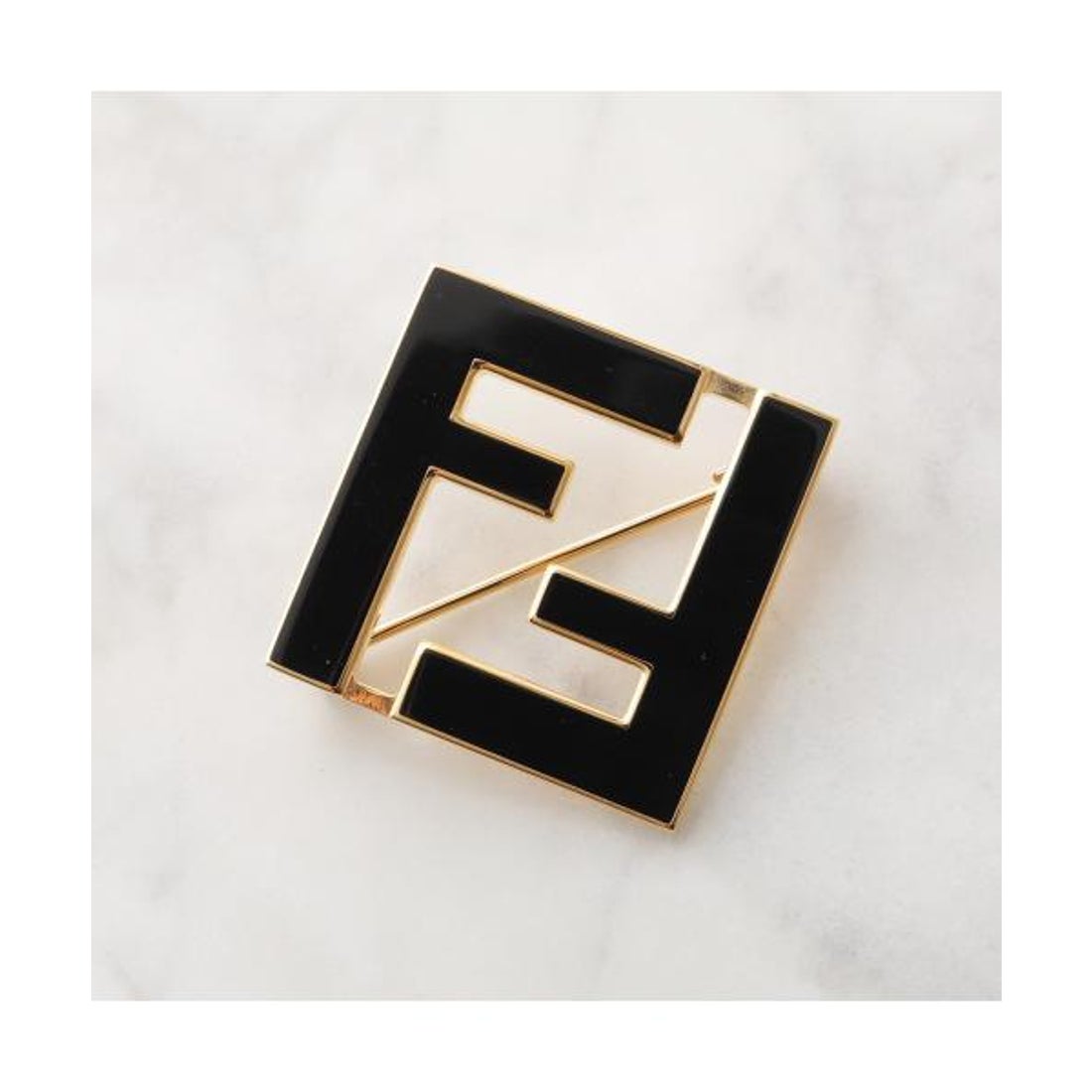 フェンディ ブローチ フォーエバー FFロゴ ブラックメタル ゴールド
