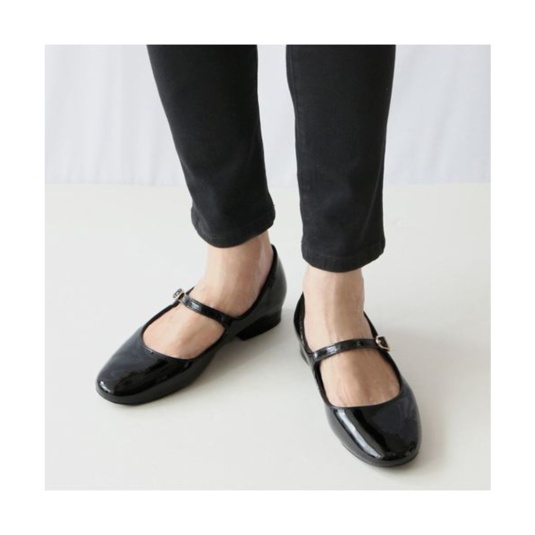 フィン Fin ラウンドトゥメリージェーンフラットシューズ【低反発