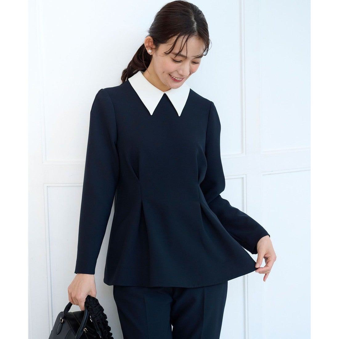 組曲 L 【KUMIKYOKU NAVY】コンフォータブルドレープ 襟付きブラウス