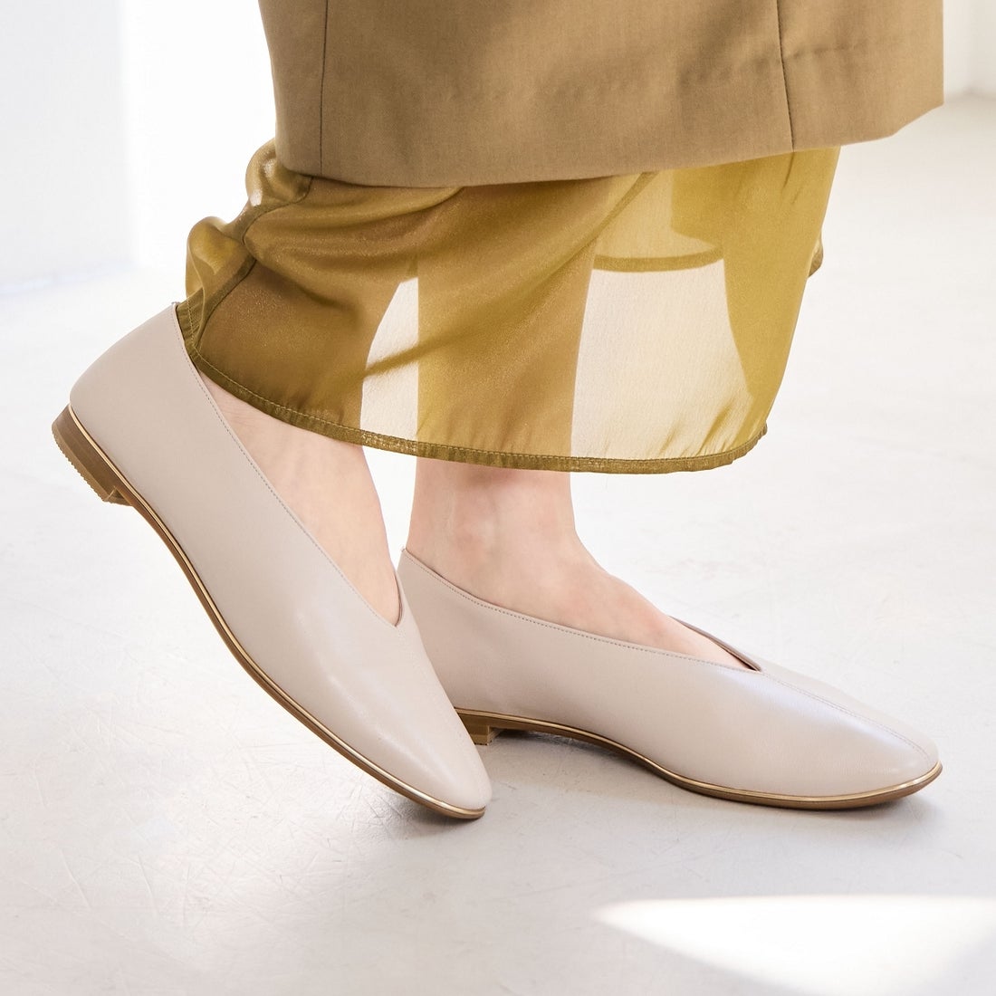 ヒミコ 卑弥呼 【本革】メタルラインVカットパンプス/651113