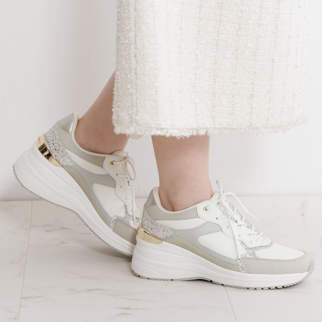 ヒミコ 卑弥呼 【HIMIKO Lite】美脚ヒールアップスニーカー/657106