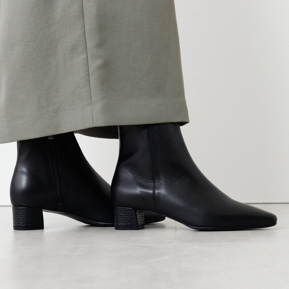 ヒミコ 卑弥呼 ポインテッドトゥショートブーツ/651402 （ブラック