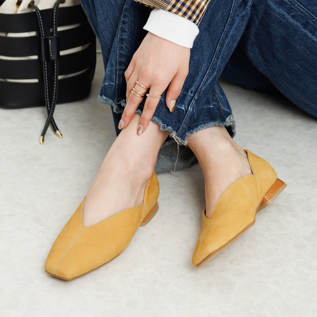 ヒミコ 卑弥呼 【撥水レザー】Vラインスクエアトゥソフトパンプス