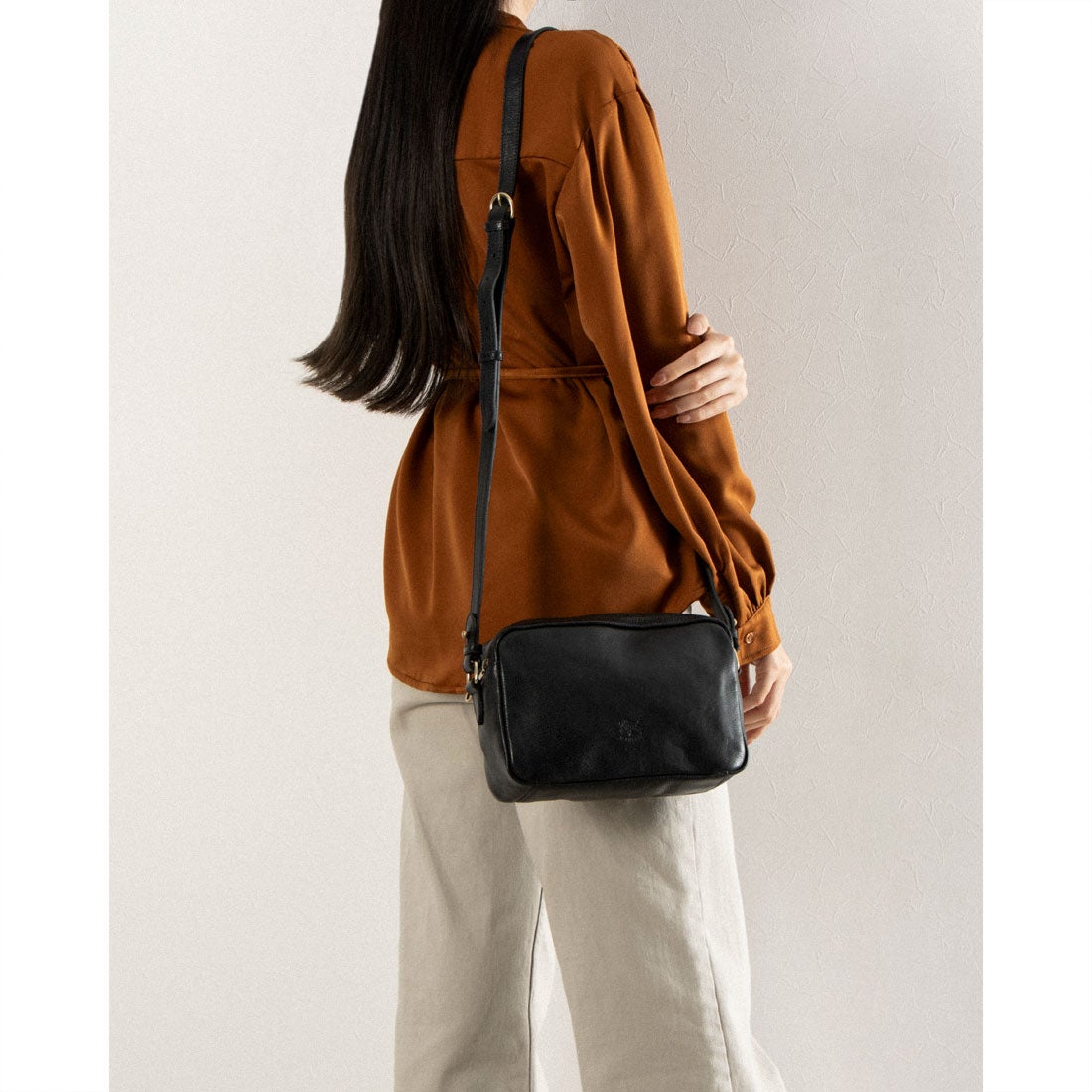 イル ビゾンテ IL BISONTE ショルダーバッグ （NERO） -アウトレット