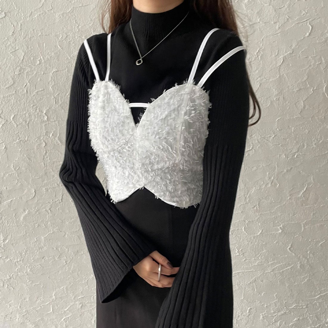 ジュノア JUNOAH バックレースアップフェザービスチェ （ホワイト