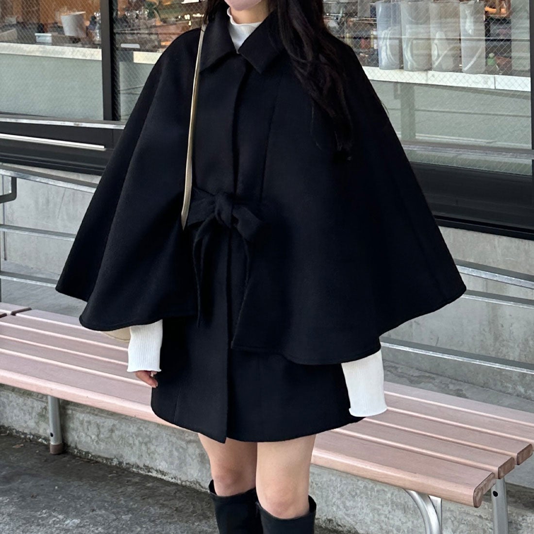 ジュノア JUNOAH スリットケープコート （ブラック） -靴