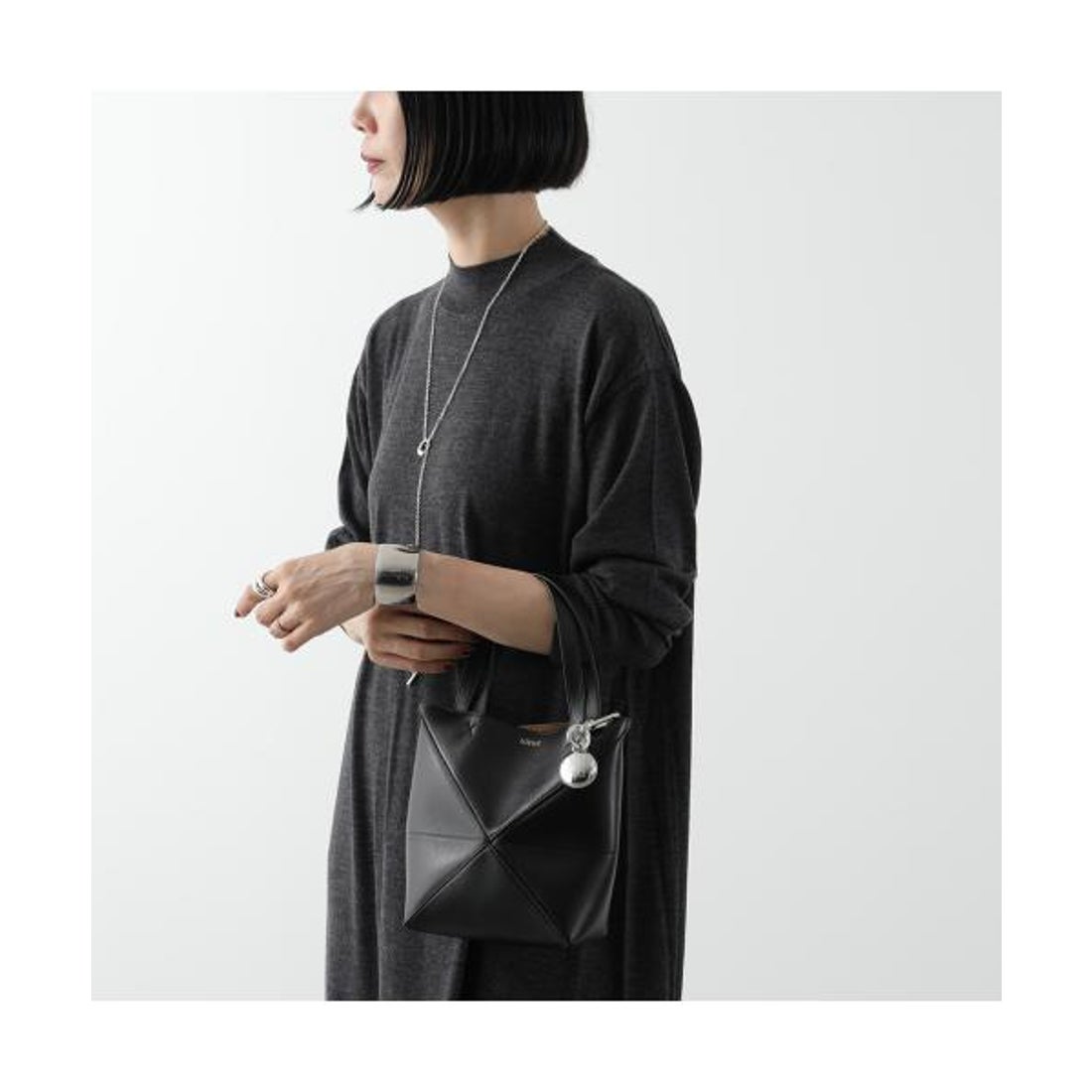 ロエベ LOEWE LOEWE キーリング PEBBLE ペブル C621231X07 （9230