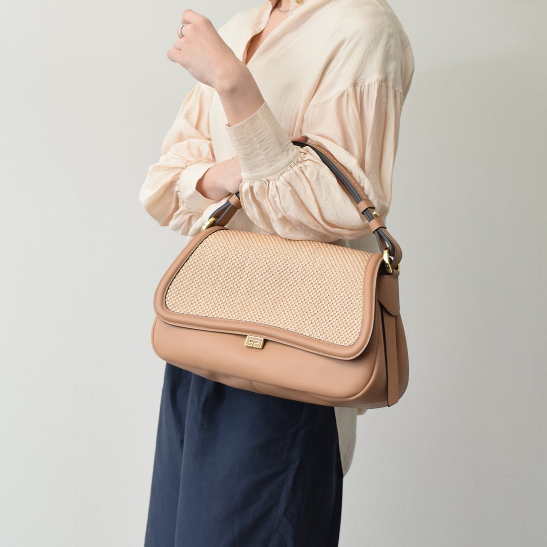ロリステッラ LORISTELLA 異素材コンビフラップバッグ （ベージュ