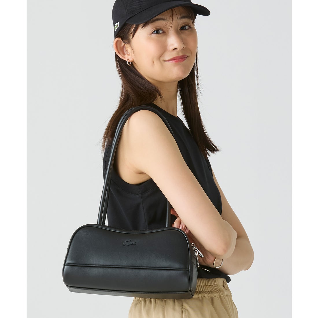 ラコステ LACOSTE ローラレザーショルダーバッグ（ブラック） -靴