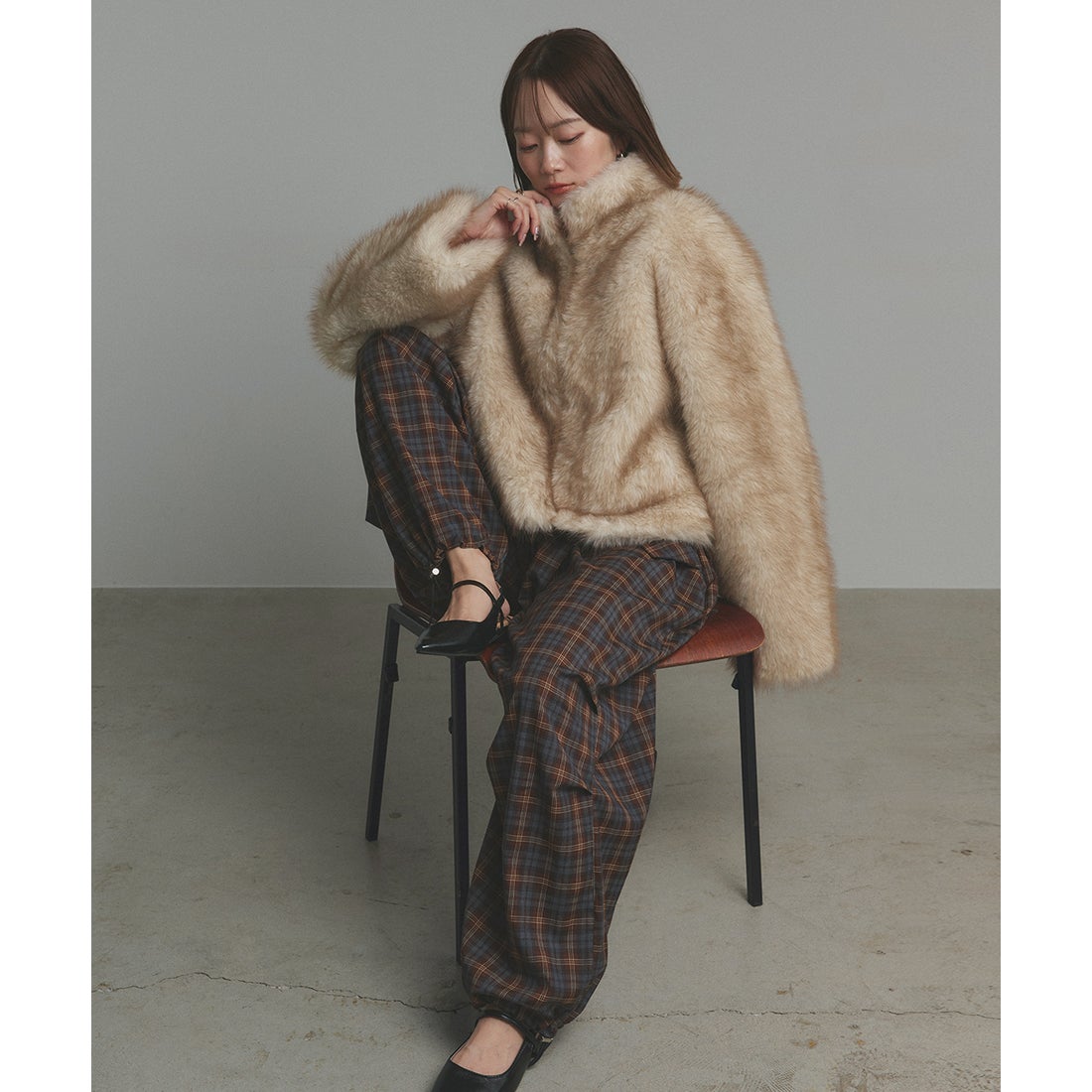 アドティエ ad thieスタンドカラーフェイクファーコート （ベージュ