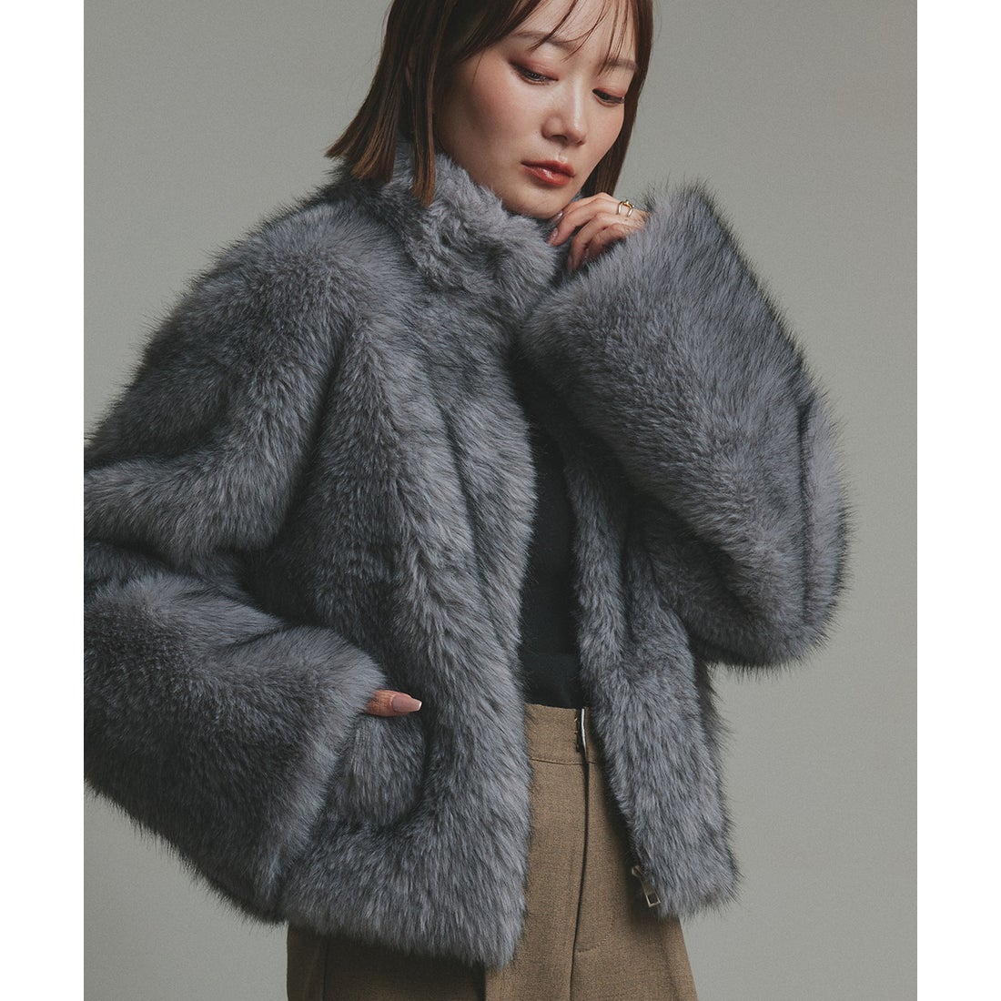 アドティエ ad thieスタンドカラーフェイクファーコート （ベージュ