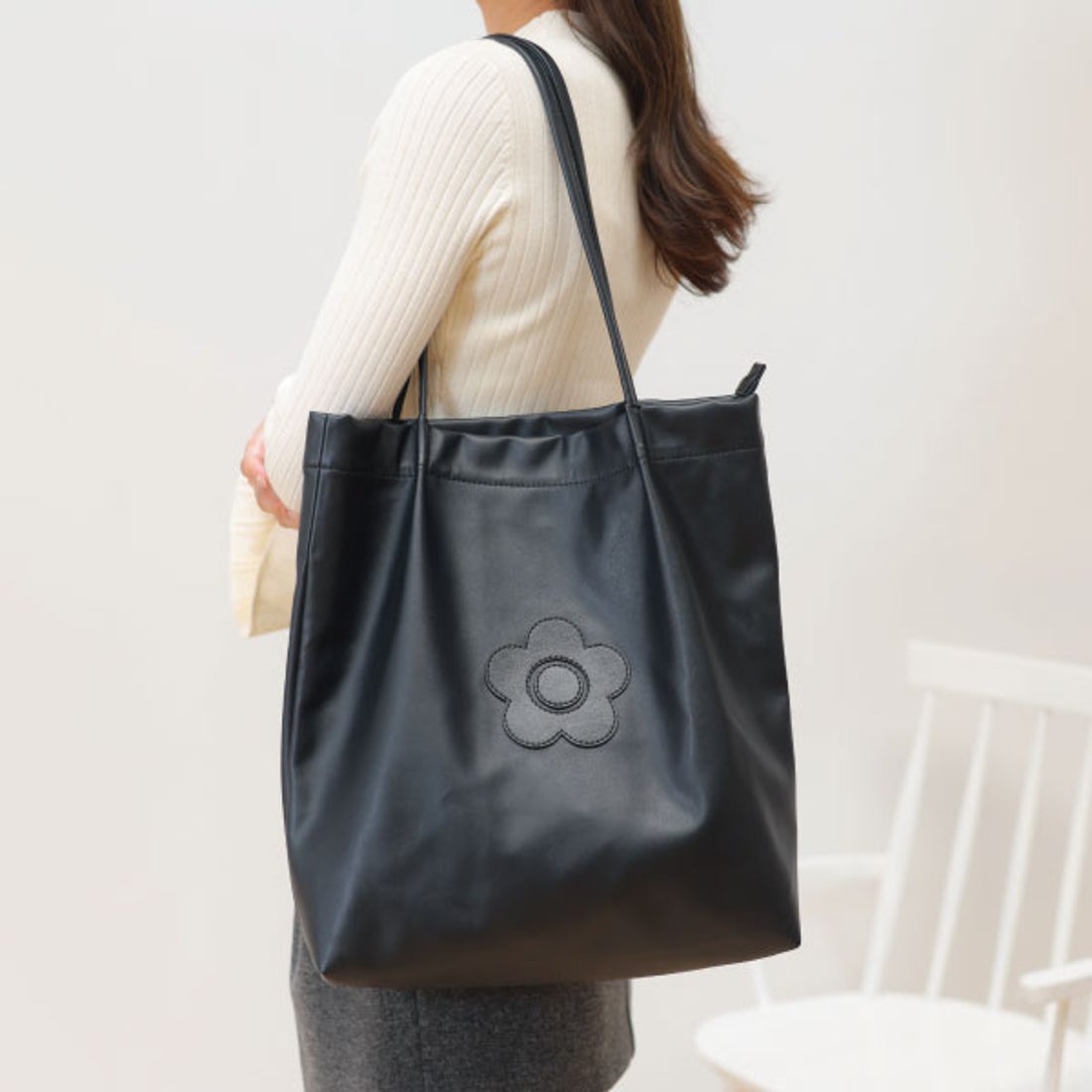 マリークワント MARY QUANT デイジーパッチソフト トート （ブラック