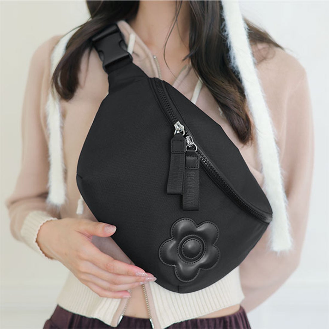 マリークワント MARY QUANT デイジーパッチライト ボディバッグ