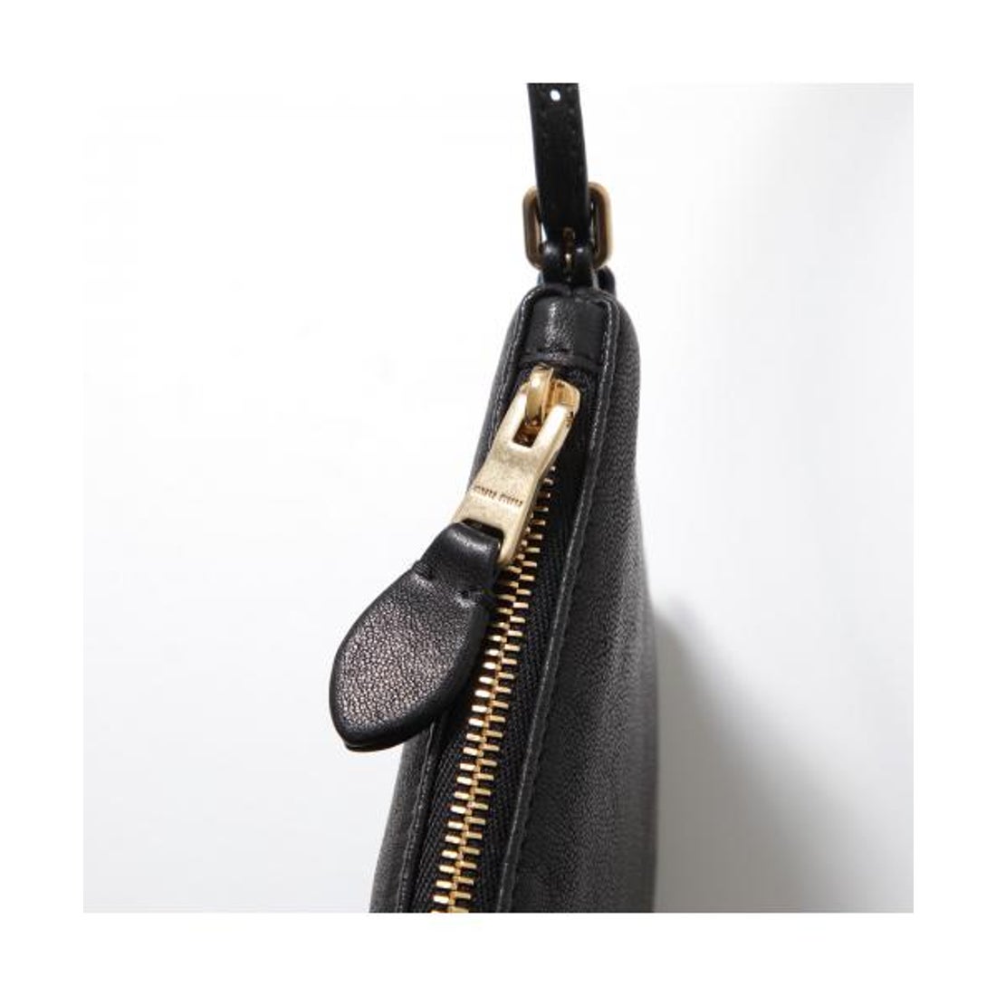 MIUMIU ブラックレザー キルティング チェーン 黒 ショルダーバッグ