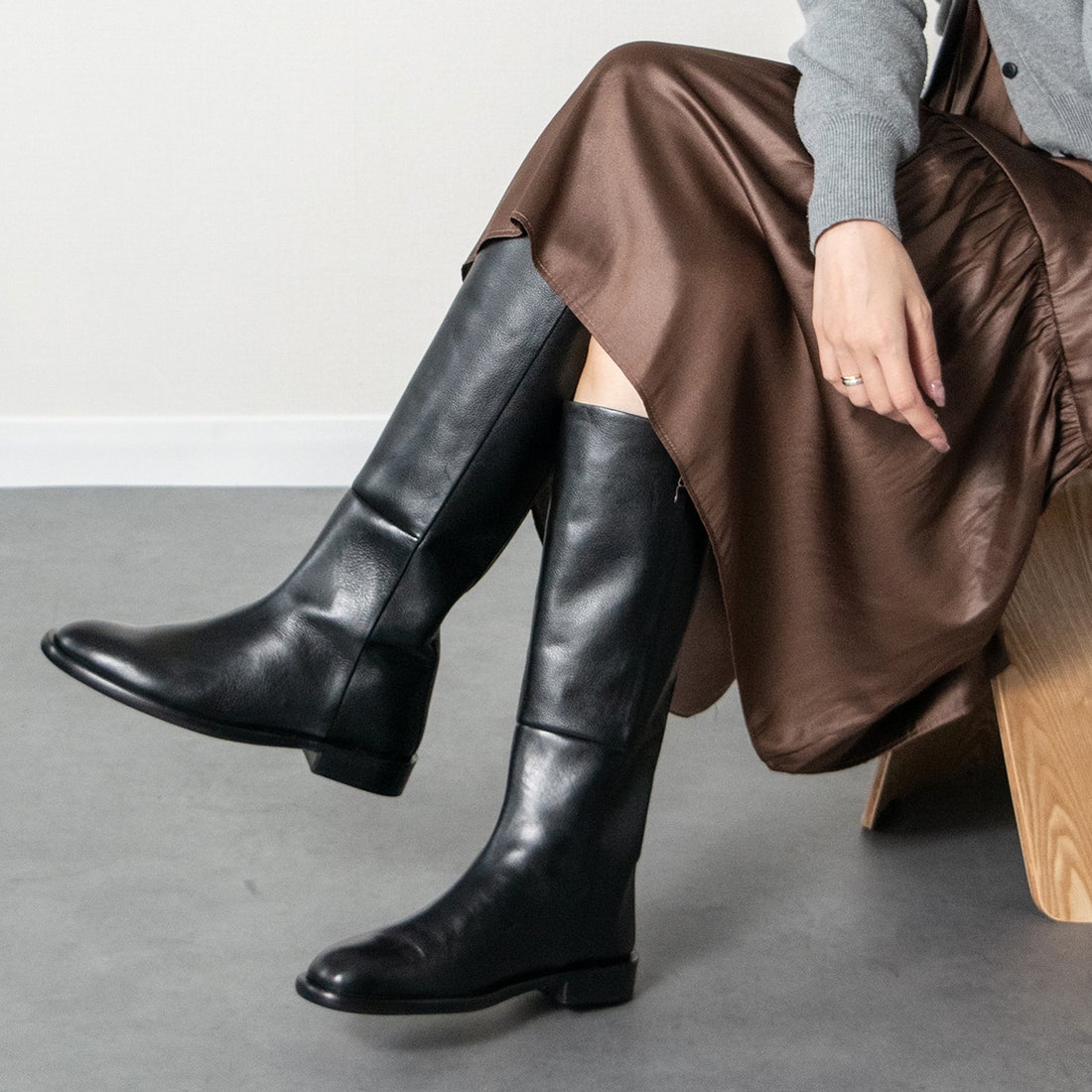 ジェイヴィエーエム JVAM ラウンドトウレザーロングブーツ （ブラック