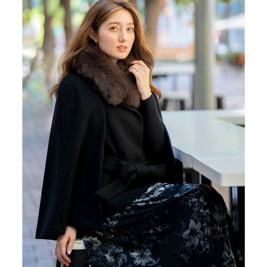 ノエラ NOELA ファースリットケープコート （ブラック） -靴