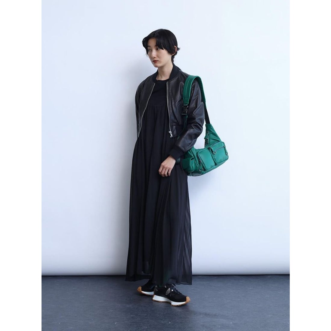 ヌエール nouer レザーライクマルチポケットボディバッグ （ブラック