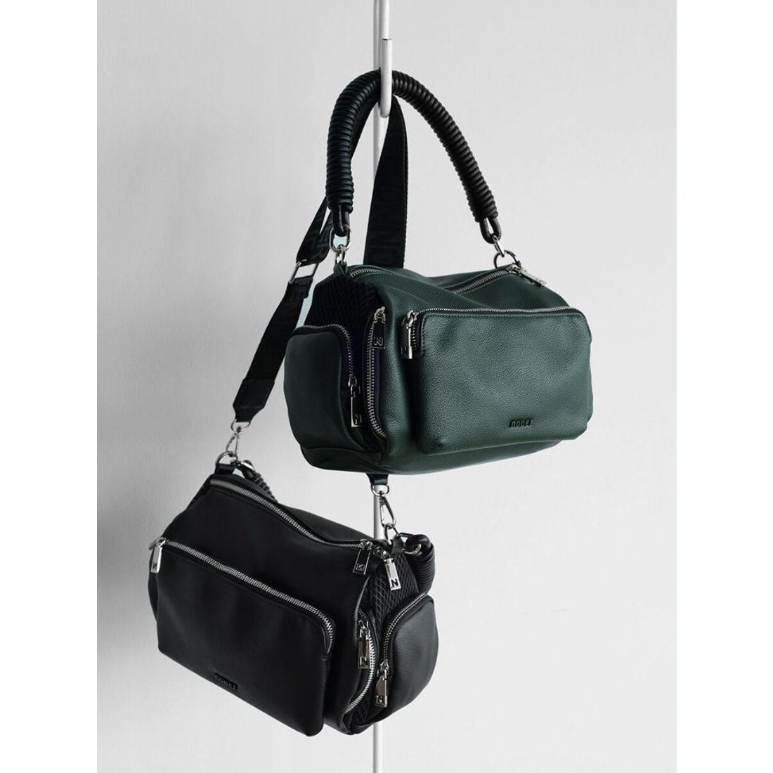 ヌエール nouer マルチポケット2WAYバッグ （ブラック） -ファッション