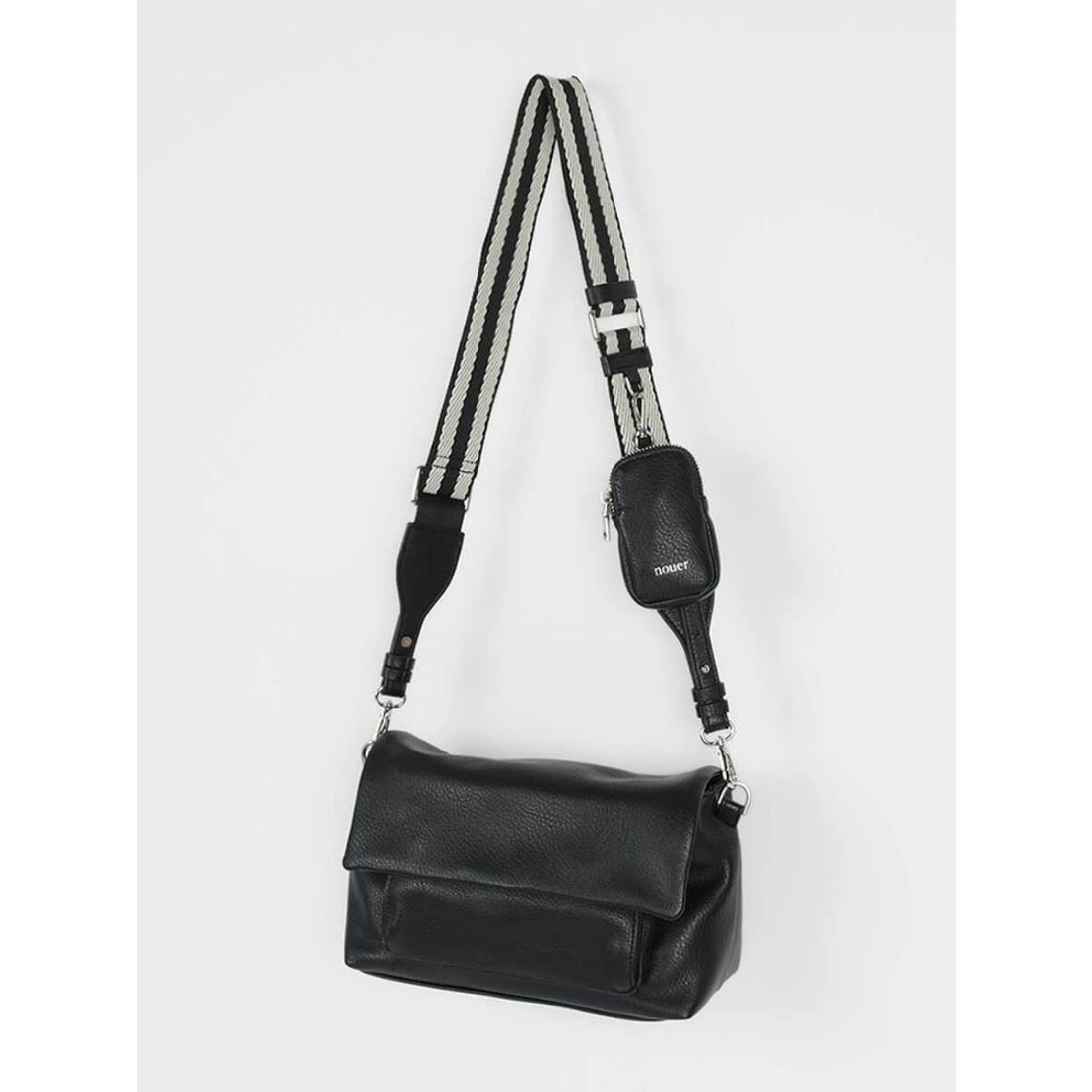 ヌエール nouer ボトムエンボスロゴバッグ （ブラック） -靴