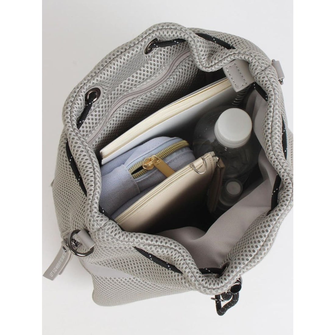 ヌエール nouer 2way巾着メッシュバッグ （ブラック） -靴