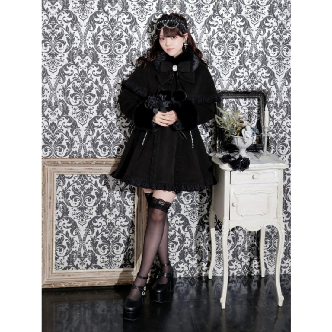 ノエミー NOEMIE ゴシックフリルレースアップケープコート （濃グレー