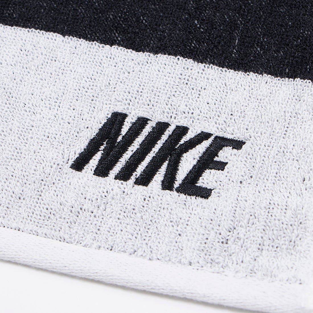 NIKE ナイキ ジャガードタオル ミディアム(ホワイト×ブラック) TW2522