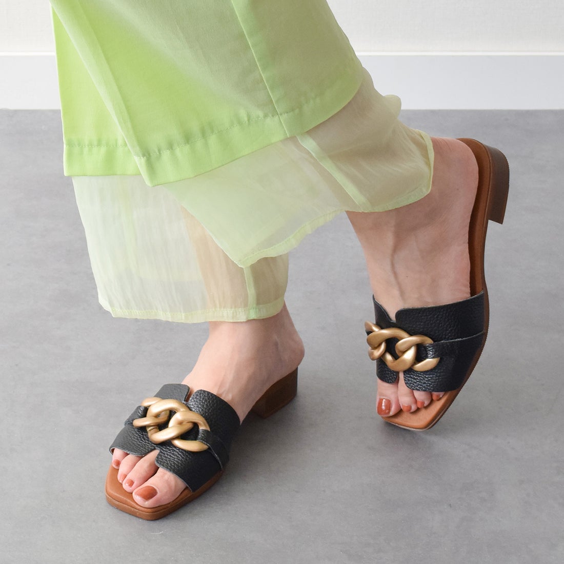 オー マイ サンダルズ Oh my Sandals ローヒールチェーンミュール