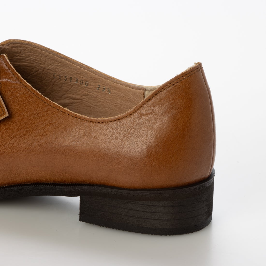 サヤ SAYA 2.5cmラウンドトウレザーVカットストラップシューズ