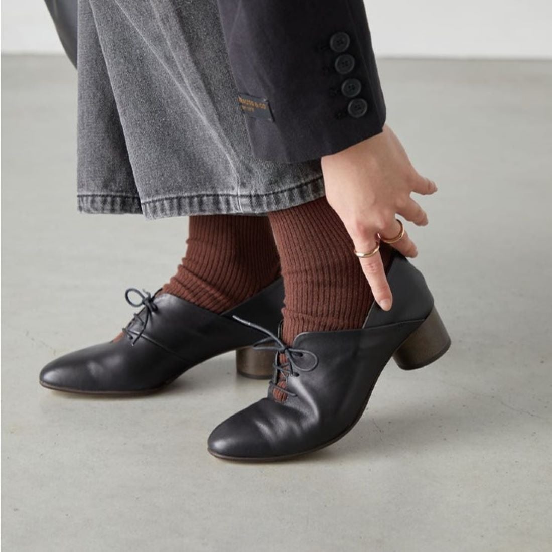 サヤ SAYA 4cm本革ヒールレースアップシューズ （ブラック） -【公式