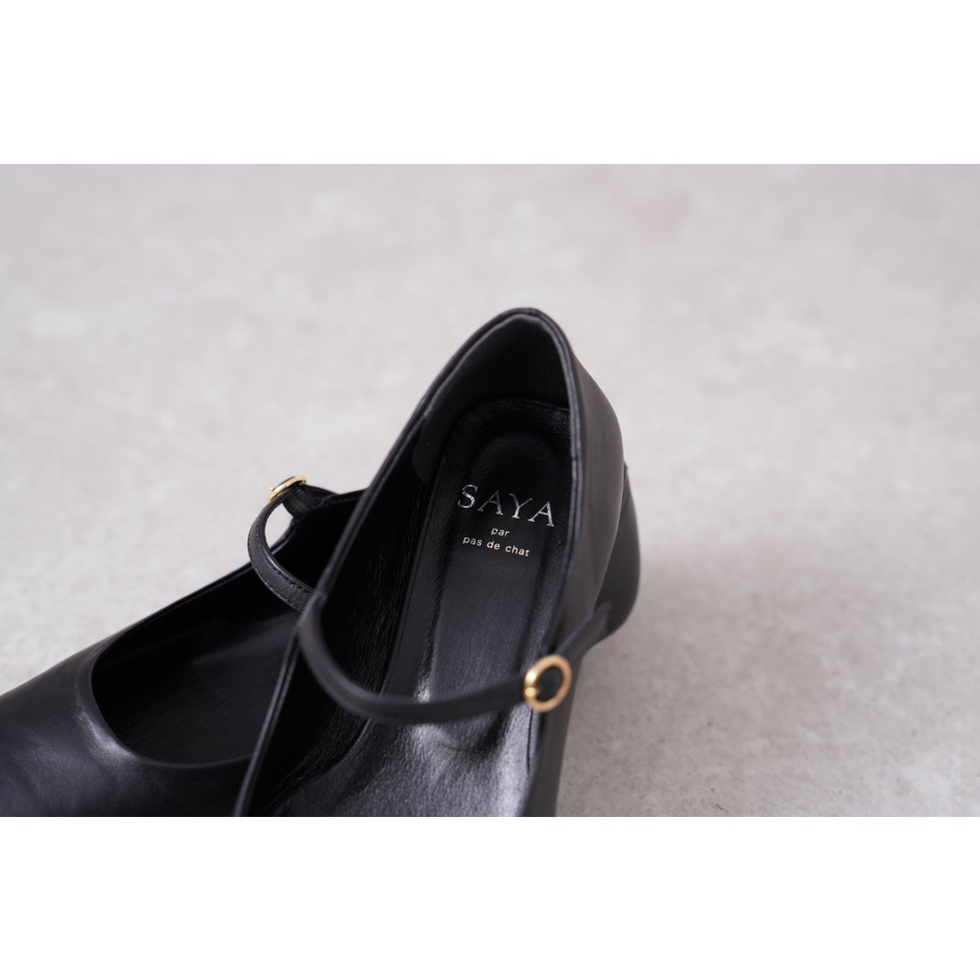 サヤ SAYA フラットボロネーゼ製法本革メリージェーンシューズ