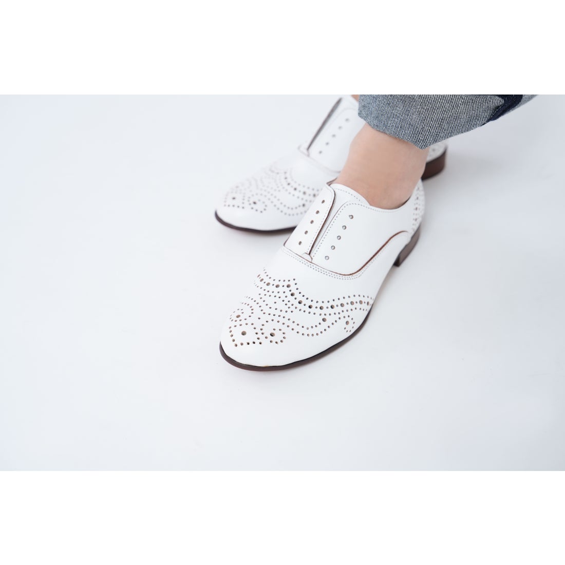 サヤ SAYA 【本革】メダリオンシューズ （ホワイト） -靴