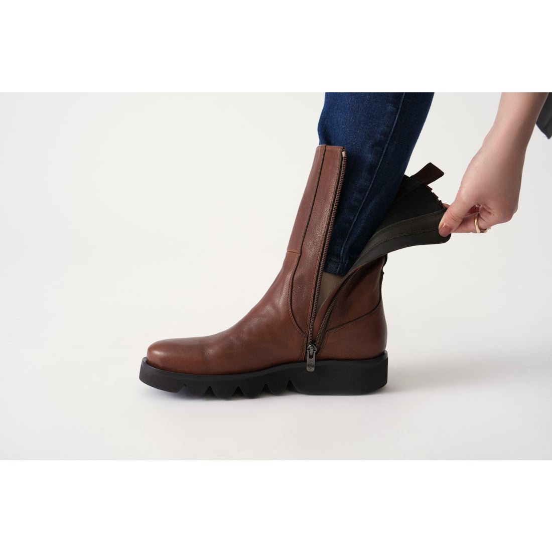 サヤ SAYA 3.5cm本革ラウンドトウミドルブーツ （ダークブラウン