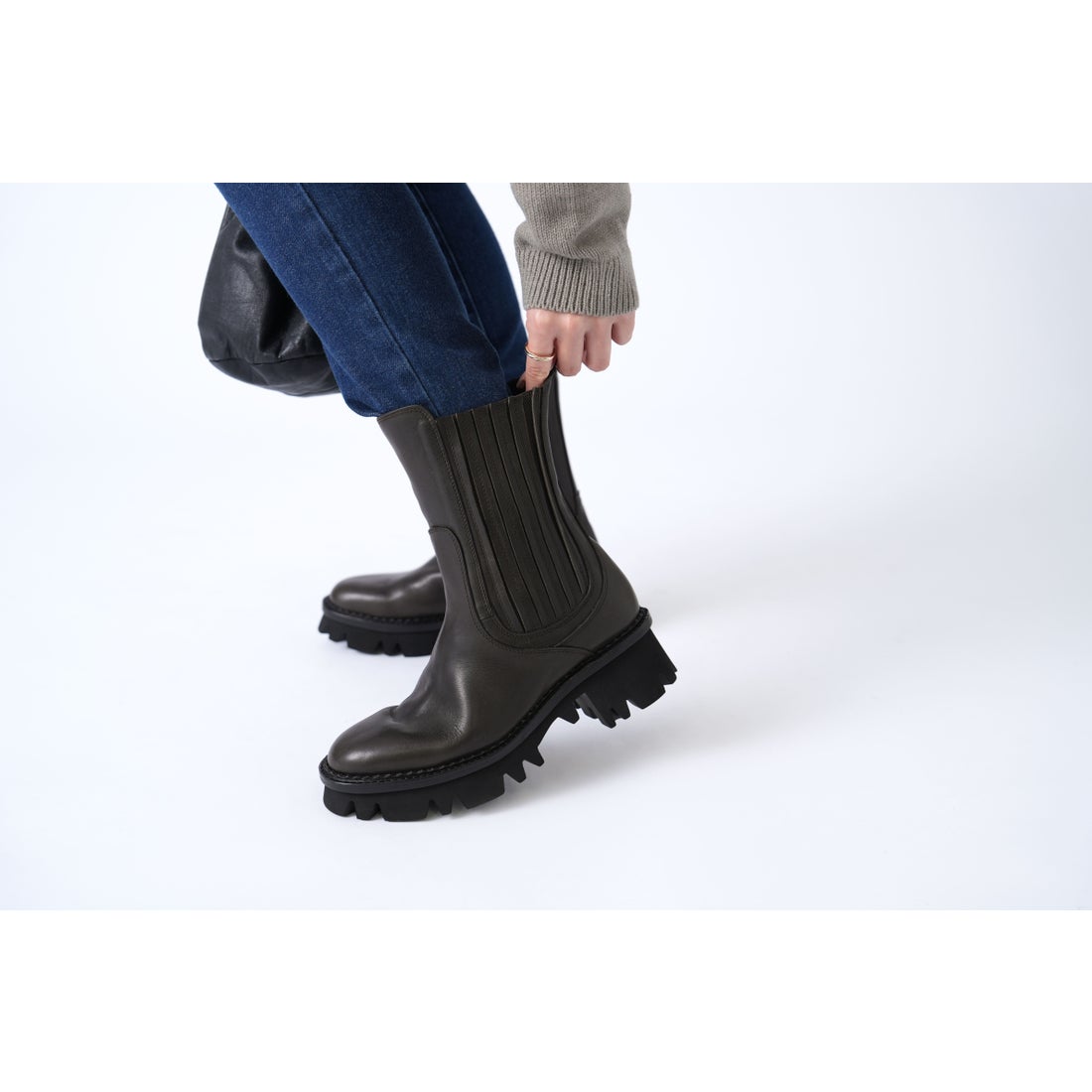 サヤ SAYA 5.5cm本革ラウンドトウ厚底チェルシーブーツ （ブラウン