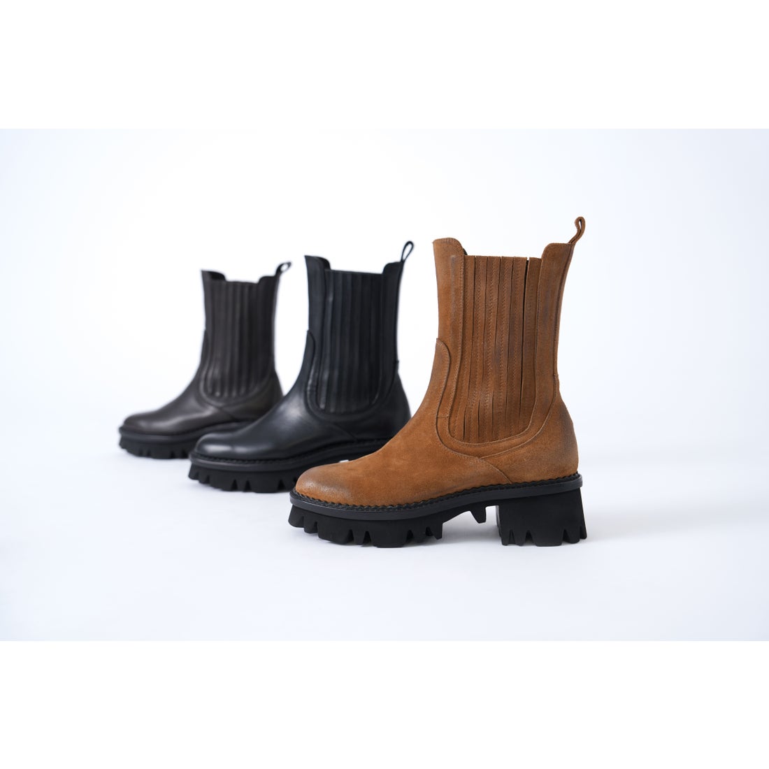 サヤ SAYA 5.5cm本革ラウンドトウ厚底チェルシーブーツ （ブラウン