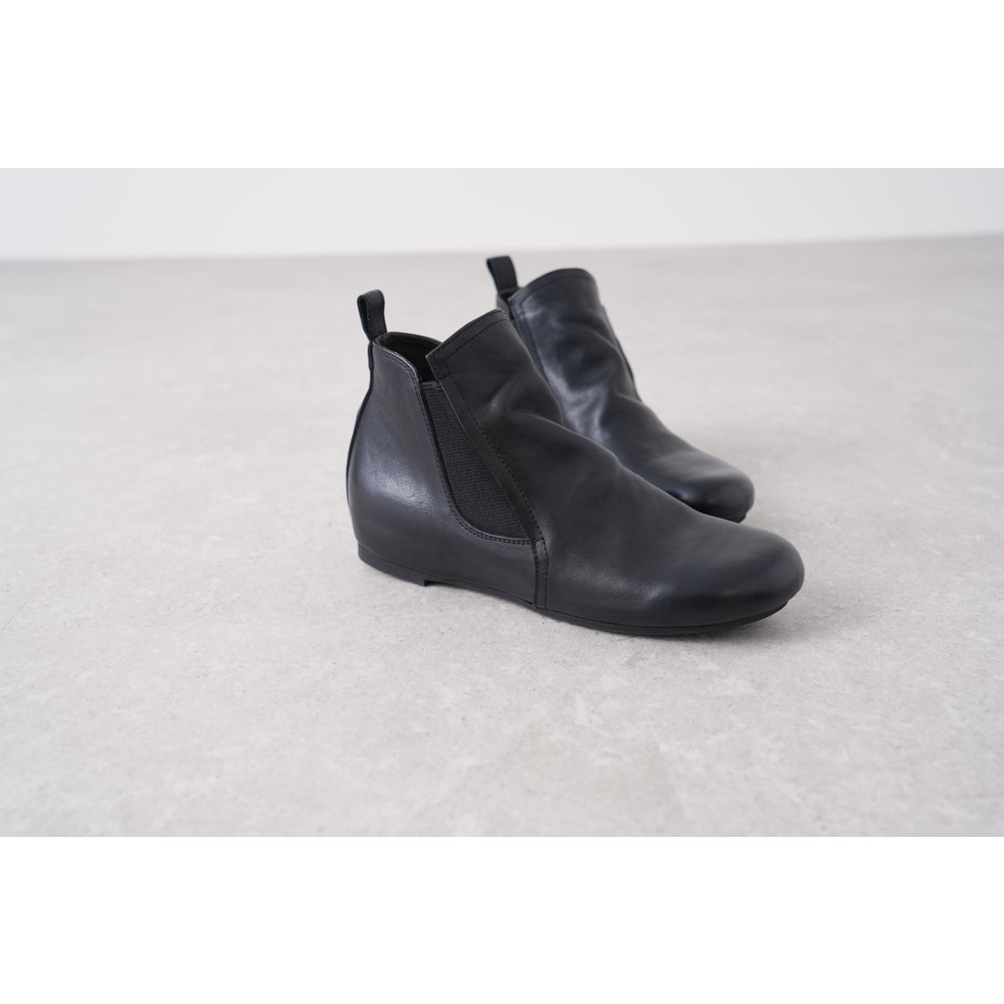 サヤ SAYA 本革プラット製法サイドゴアブーツ （ブラック） -【公式